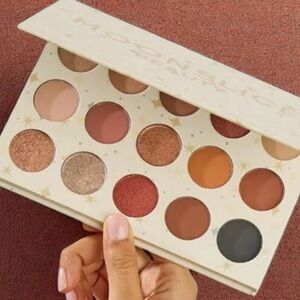 MOONSLICE BEAUTY
Moonshake Palette